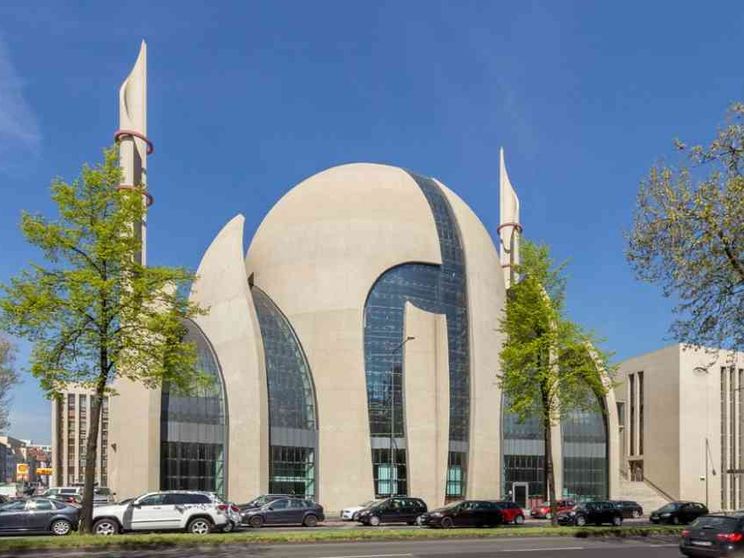 A Colonia la moschea potrà chiamare alla preghiera del venerdì
