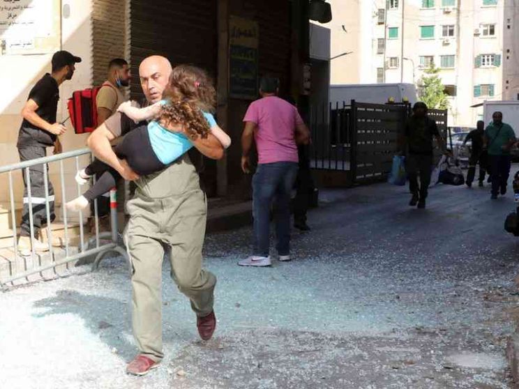 Esplode la crisi del Libano, cecchini sparano a Beirut: bagno di sangue
