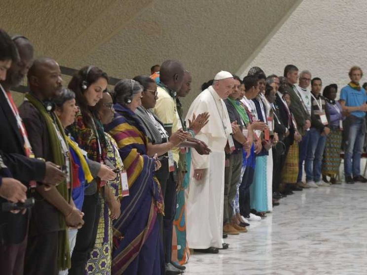 Salario universale e riduzione dell'orario: le "ricette" del Papa