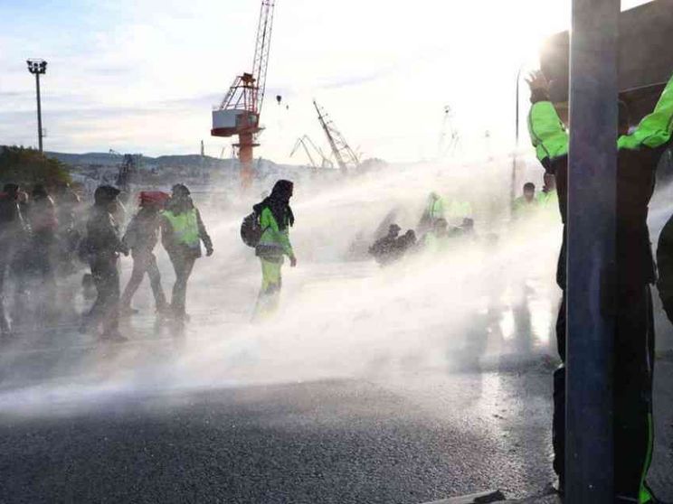 Sgomberato il porto di Trieste, ma la protesta va avanti