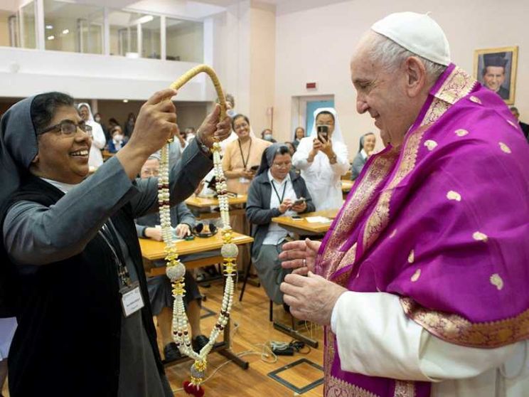 Il Papa alle salesiane: attente alla mondanità, è la strada del diavolo