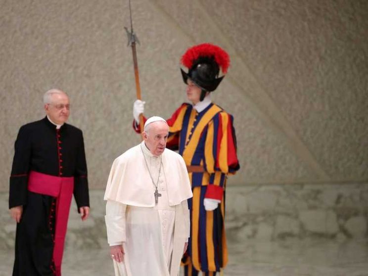 Il Papa: la Chiesa non sia solo comandi e precetti