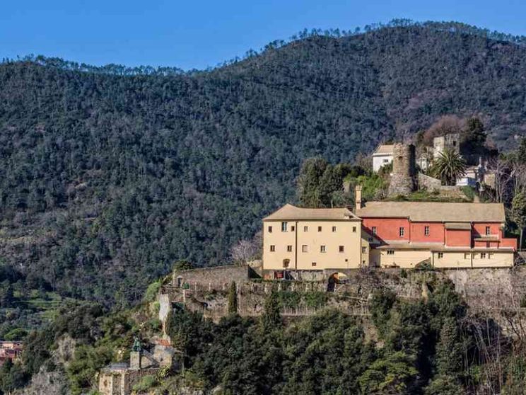 Pellegrini nell'Italia del silenzio: una fede per il nostro tempo