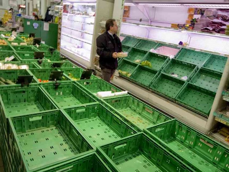 Un'insolita penuria di merci agita la società dei consumi