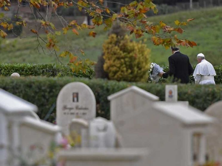 Le indulgenze per i defunti prorogate a tutto novembre
