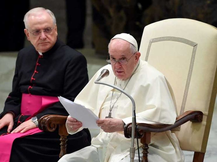 Il Papa: lo Spirito dona mitezza e invita a portare i pesi degli altri