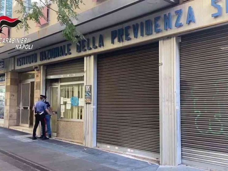 I furbetti del reddito di cittadinanza con la barca e auto di lusso