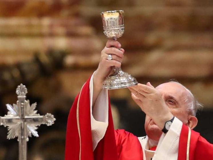 Il Papa: «Dio accompagna soprattutto nel dolore. E piange prima di noi»