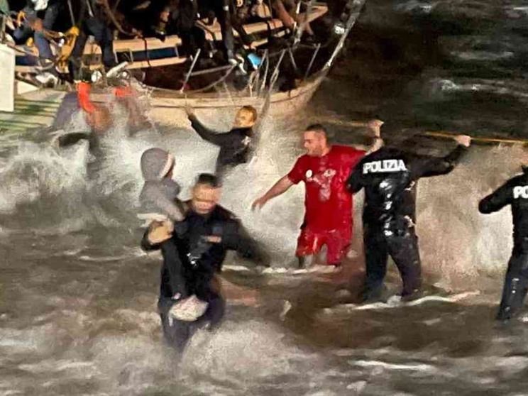 Il poliziotto tra le onde: quei bimbi salvati dal mare, come miei figli