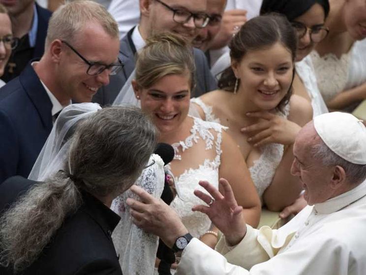 Il Papa: non temete le crisi di coppia, aiutano a crescere