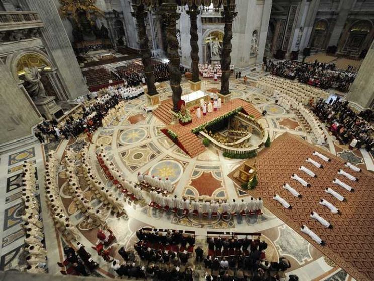 Sale l’età media dei sacerdoti (60,6) e quasi uno su 10 è straniero