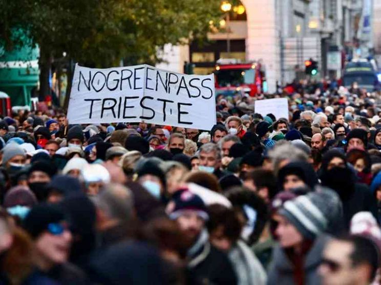 I vaccini modificano il Dna? Provocano infertilità? Le bufale e la scienza