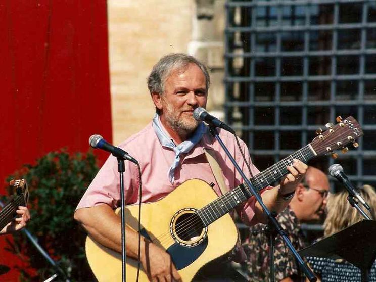 Tutti cantano Chieffo, da Luca Carboni a Gioele Dix