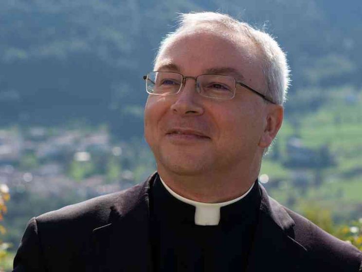 «Così l'arte di oggi guarda all'infinito e ci parla di Dio»