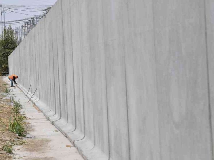 Una cortina di ferro per i migranti