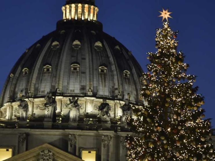 Papa Francesco: nella pandemia le luci di Natale ci invitano alla speranza