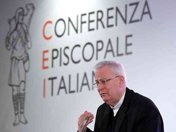 Bassetti: dai vescovi l'invito morale a vaccinarsi