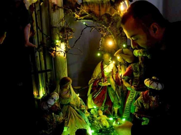 Migranti, lanterne verdi di solidarietà nel presepe di San Gregorio Armeno