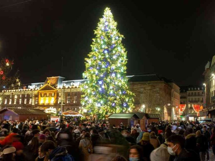 Natale cancellato da Ue. Quando essere "neutrali" fa tagliare le radici