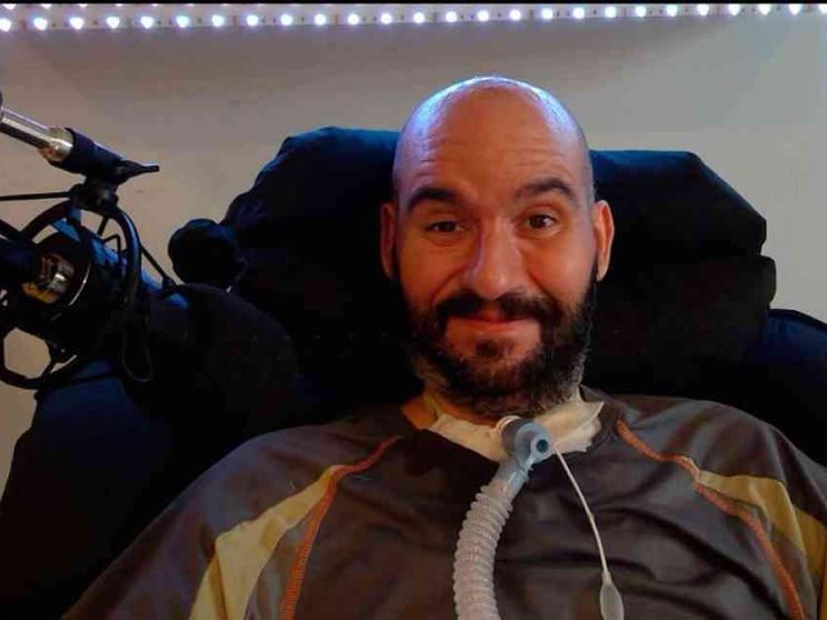 «Malato di Sla, lo Stato mi ha proposto l’eutanasia»