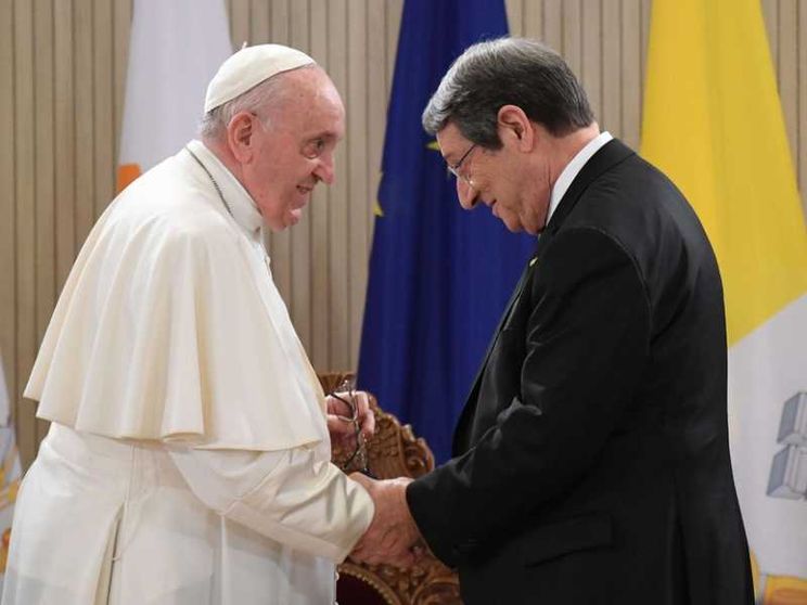 Il Papa: «Non saranno i muri della paura ad aiutare il progresso dell'Europa»