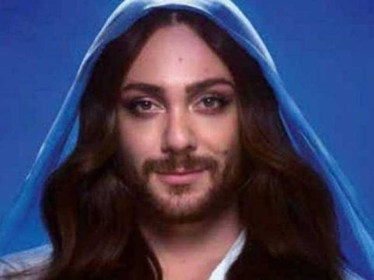 La provocazione choc di un Lgbt non risparmia il Natale
