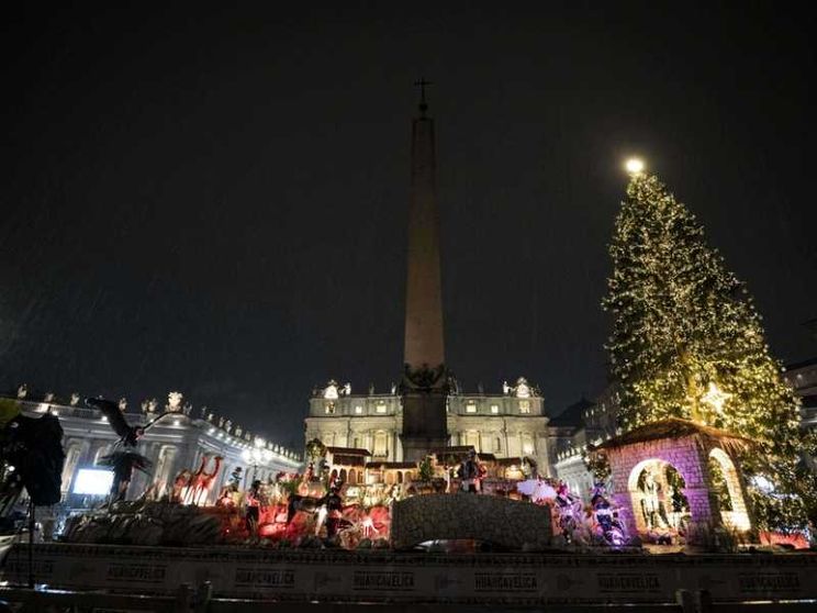 Il presepe arriva dal Perù, l'albero di Natale dal Trentino / L'INAUGURAZIONE