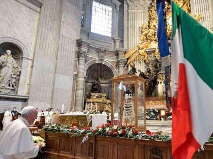 Il Papa: volare alto per essere operatori di pace