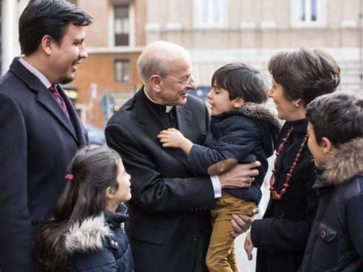 Ocáriz: nel Vangelo il «respiro» per la vita dei laici