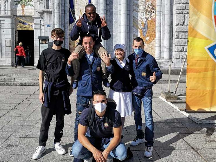 Giovani a scuola dagli ammalati