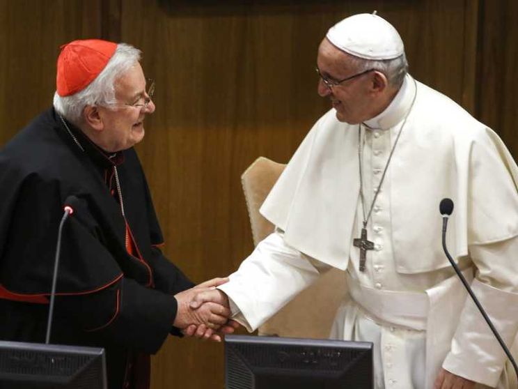 L'augurio di buon compleanno a papa Francesco, luce di Cristo offerta insieme