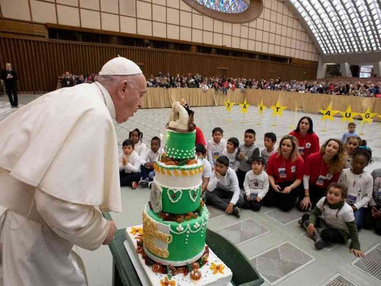 Papa Francesco compie 85 anni: gli auguri da tutto il mondo