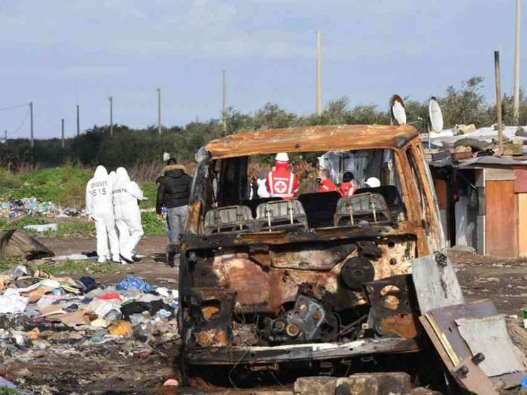 Il sociologo: «Rom bulgari schiavizzati per la passata economica»