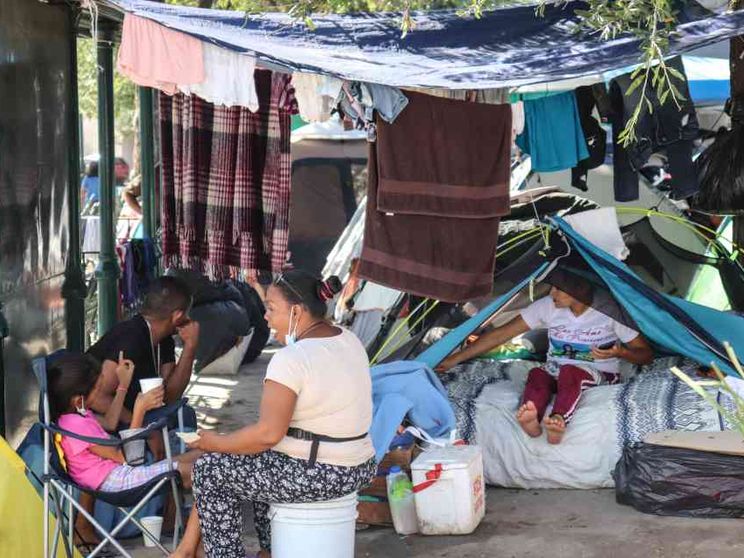 Nei campi dei migranti dal Messico in Usa, dove un numero "ti salva"