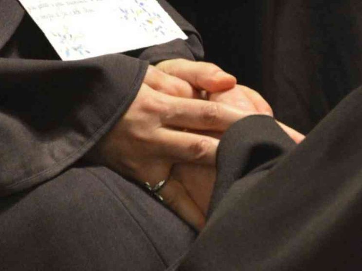 Religiose vittime di abusi, le testimonianze che strappano il velo del silenzio