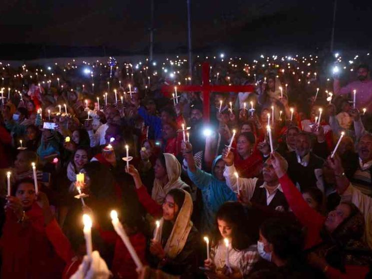 Ritorna casa la ragazzina cristiana rapita e convertita a forza all'islam