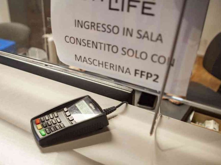 Tutte le nuove regole anti contagio: mascherine, bar, cinema, palestre, Rsa