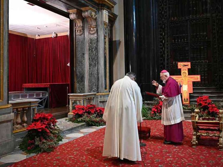 Come uno schiaffo, come una carezza. Davanti alla Sindone