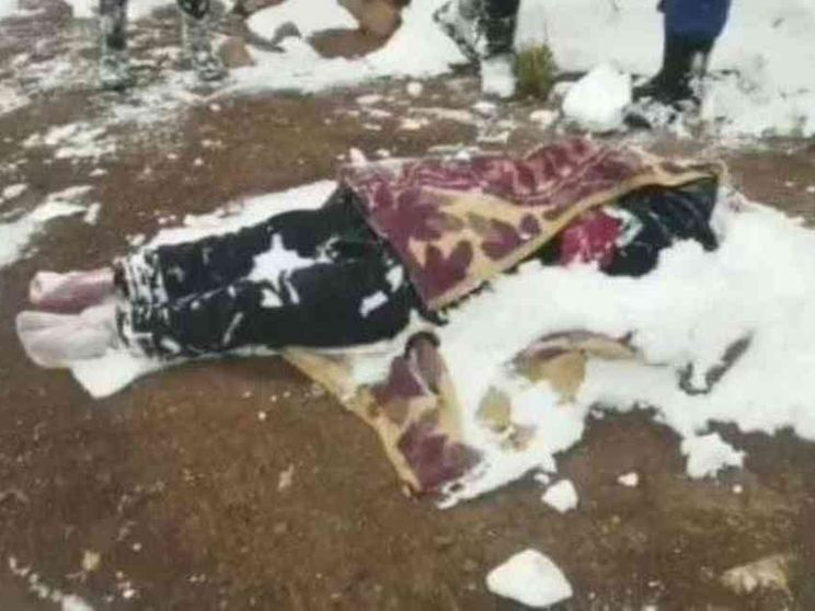 Senza calze per scaldare i figli, migrante afghana assiderata tra Turchia e Iran