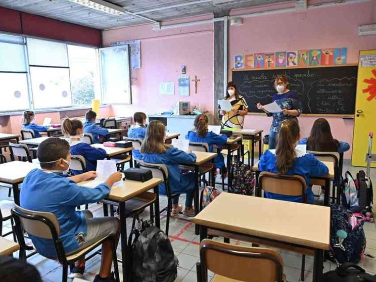 Si torna a scuola come previsto, ma in modo sicuro. Oggi il governo dirà come