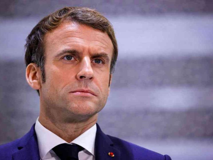 Francia sulla soglia dei 335mila casi e Macron attacca i no-vax