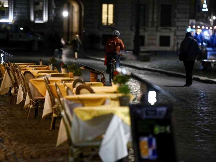 Milano e Roma in lockdown, senza traffico e senza turisti