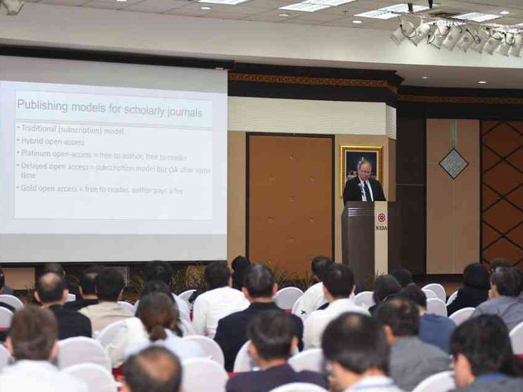 Un tarlo sta rovinando la ricerca: si chiama “pubblica o muori”