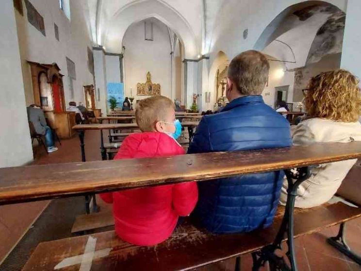 Dallo stop al catechismo ai controlli. Nelle diocesi è l'ora della prudenza