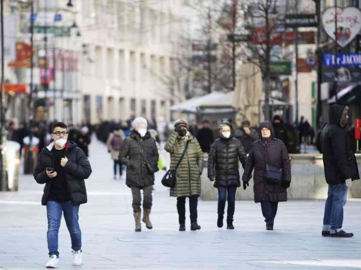 L'Austria decide l'obbligo vaccinale mentre l'Irlanda rimuove le restrizioni