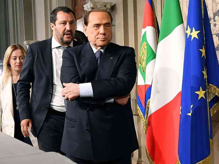 Berlusconi si ritira dalla corsa per il Quirinale. E spunta Riccardi