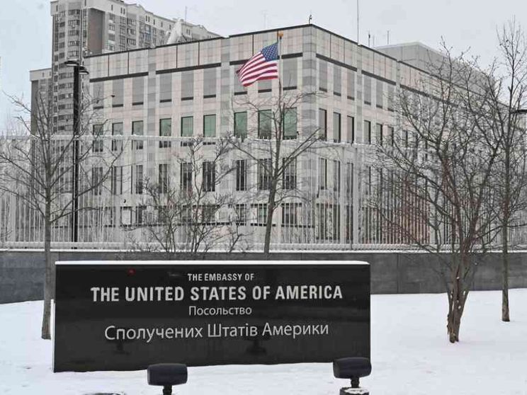 L'Italia, con l'Ue, "monitora". Gli Usa allertano 8.500 soldati