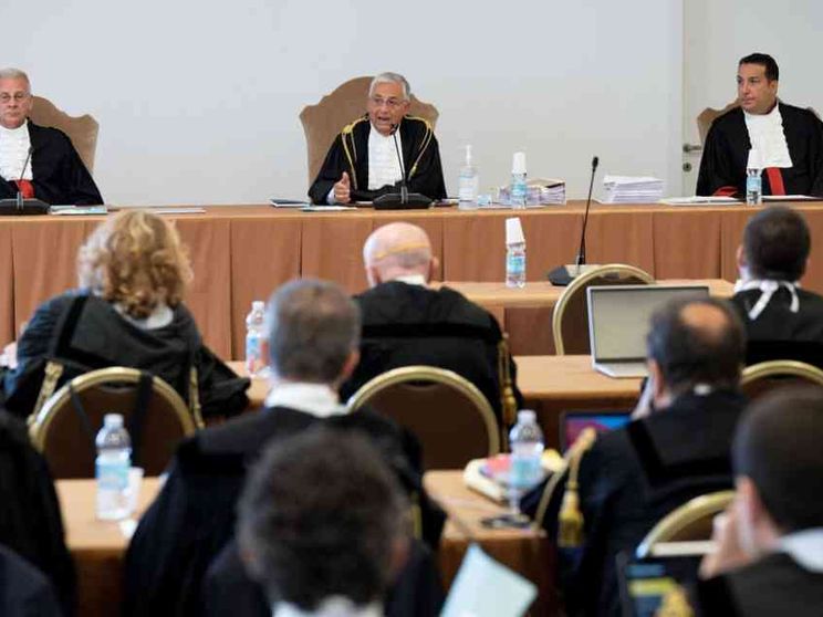 Nuovo rinvio a giudizio per Becciu. Archiviato Di Ruzza