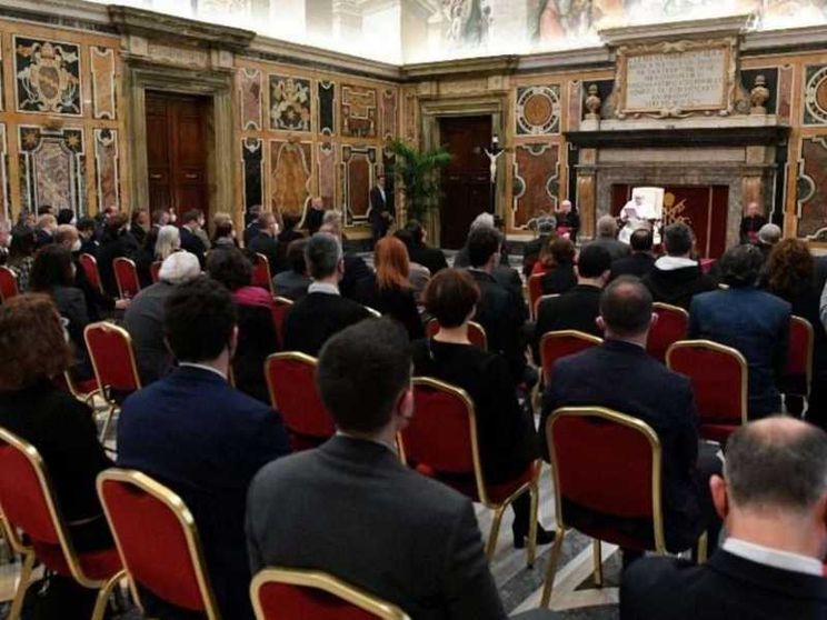Il Papa: le fake news sui vaccini vanno combattute