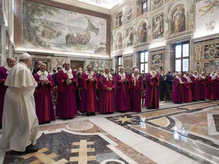 Papa Francesco alla Rota Romana: la Chiesa accanto alle «ferite» degli sposi